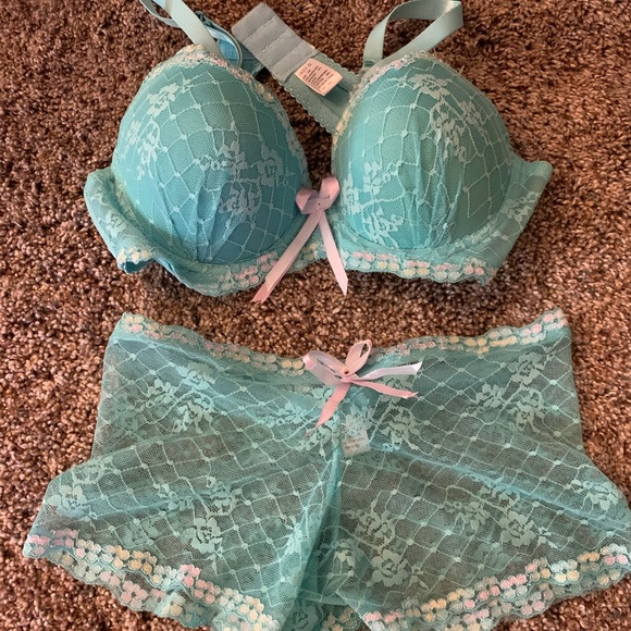 Bra and panty set - Picture 1 of 1